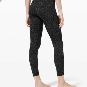 Lululemon wild thing black camo 0 guc 26”